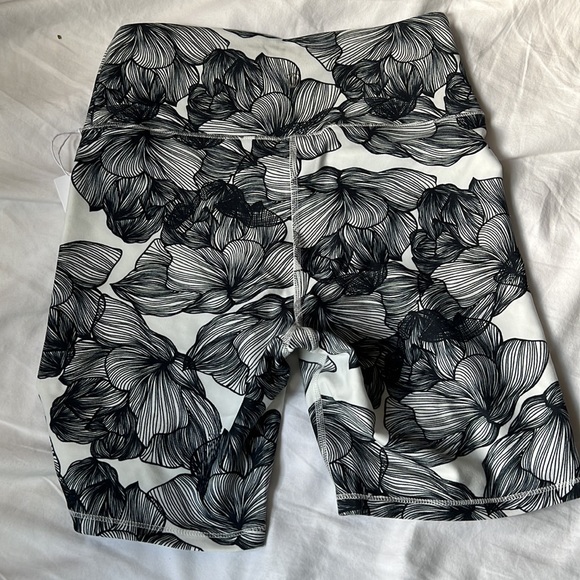 Flower biker shorts - Picture 2 of 3